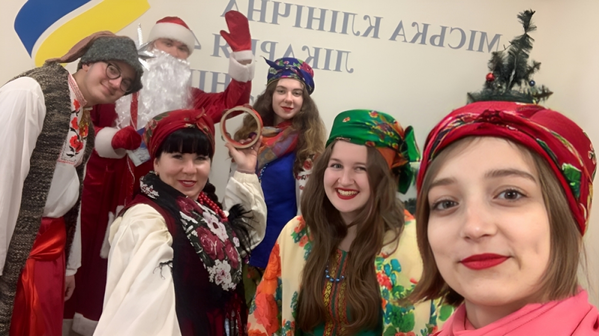 Цікаву Різдвяну акцію провели студенти Дніпровського інституту МАУП